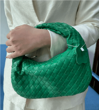 Variant image for Helmine | Stilvolle Hobo Tasche Schwarz aus Leder-2