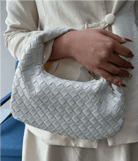 Helmine | Stilvolle Hobo Tasche Schwarz aus Leder-6