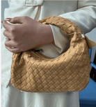Helmine | Stilvolle Hobo Tasche Schwarz aus Leder-5