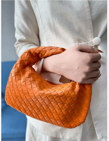 Helmine | Stilvolle Hobo Tasche Schwarz aus Leder-1