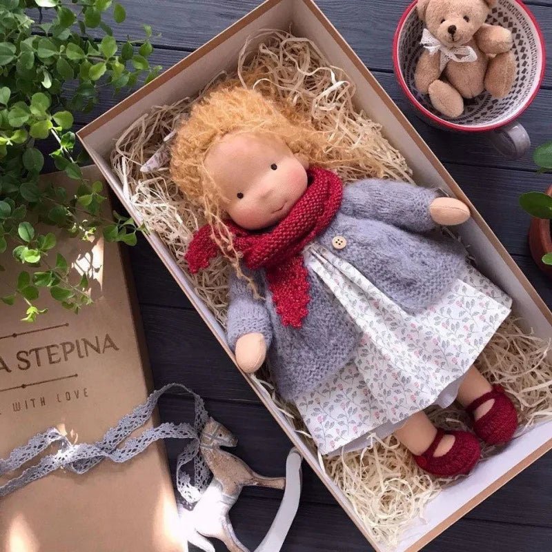 Handgefertigte Waldorf Stoffpuppe für Kreatives Spiel 10