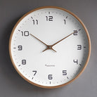 Moderne Wanduhr aus Holz - Stilvoller Hingucker 0